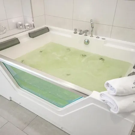 Baltic Village-damp Casa de Férias *