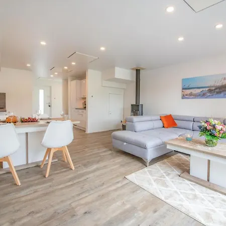 Baltic Village-damp Casa de Férias *